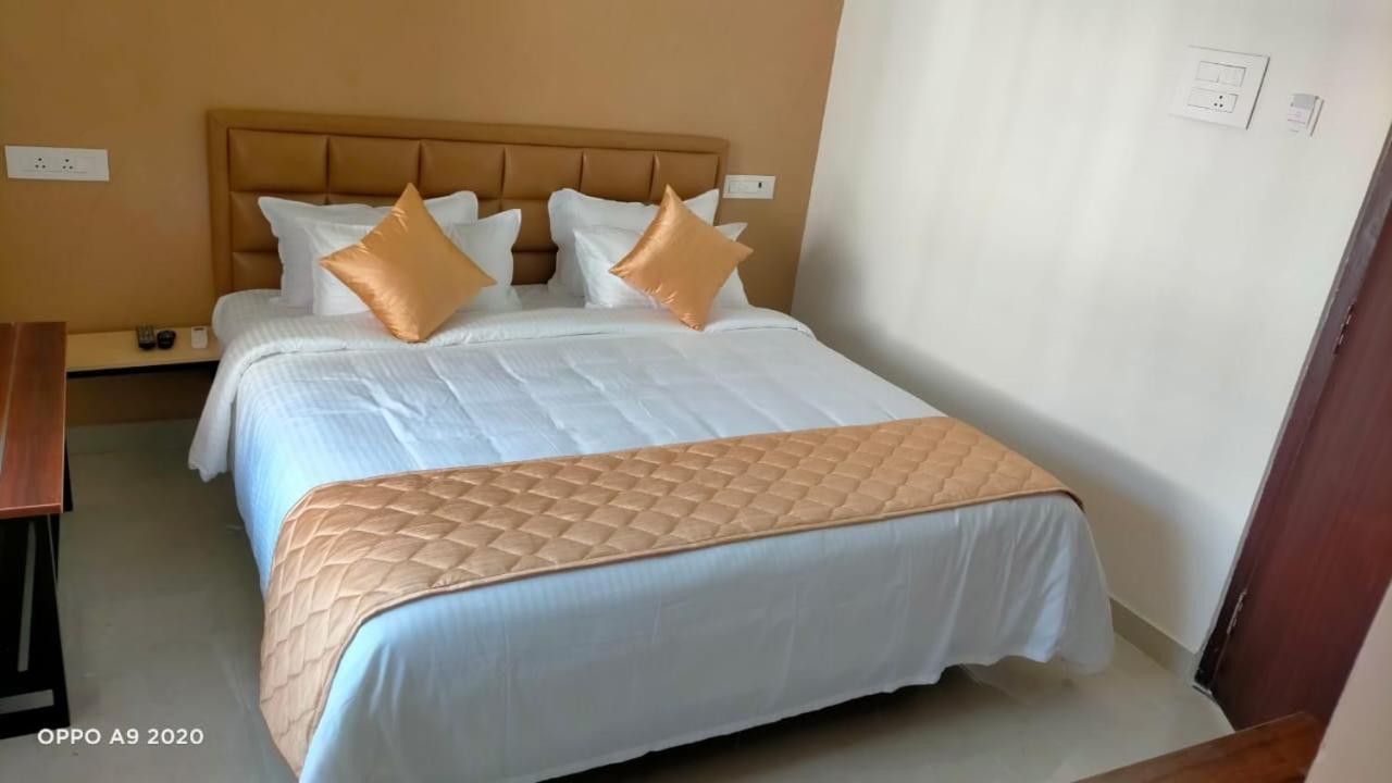 The Riviera Hotel Theni Luaran gambar